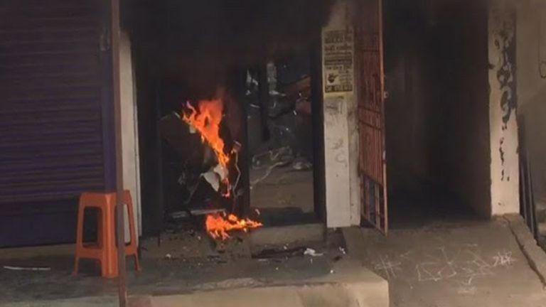 ATM Catches Fire: দাউ দাউ করে জ্বলছে রাস্তার ধারের এটিএম, নিমেষে ছাই আস্ত মেশিন