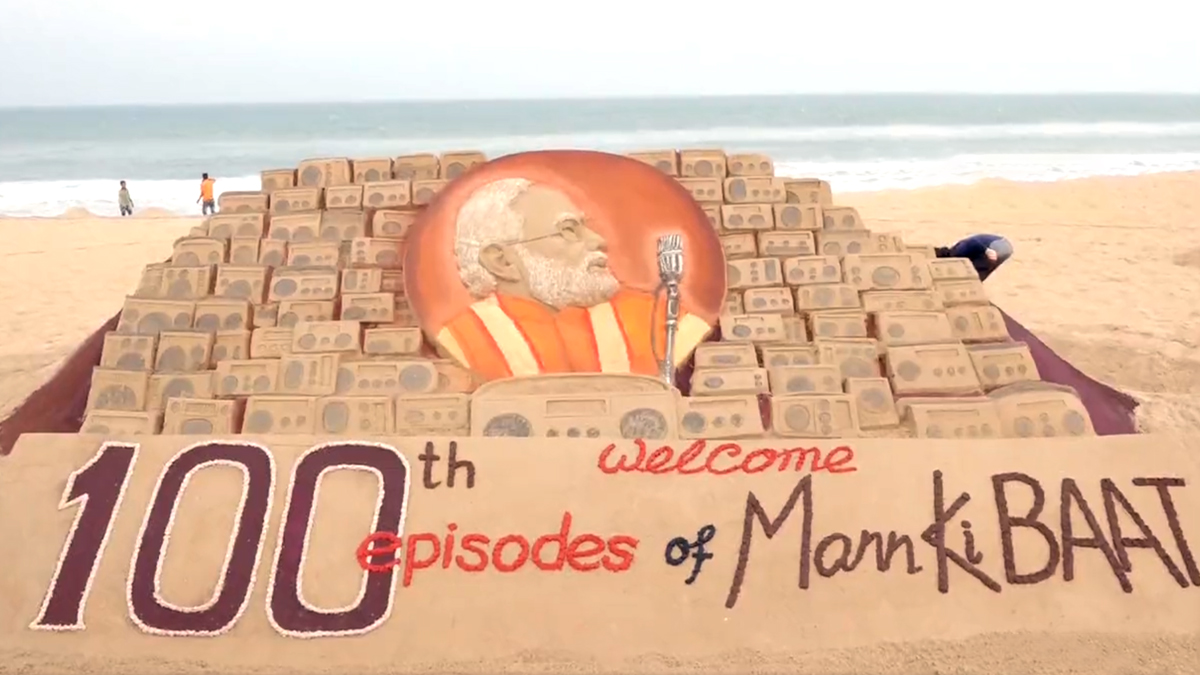 Mann Ki Baat 100th Episode: 'মন কি বাত'-এর সেঞ্চুরি উপলক্ষে অপূর্ব সৃষ্টি সুদর্শন পট্টনায়েকের, দেখুন পুরীর সমুদ্র সৈকতের ভিডিয়ো
