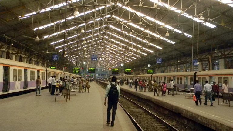 Mumbai: মুম্বইয়ের ব্যস্ত প্ল্যাটফর্মে হস্তমৈথুন, ব্যক্তির আচরণে নিন্দার ঝড়