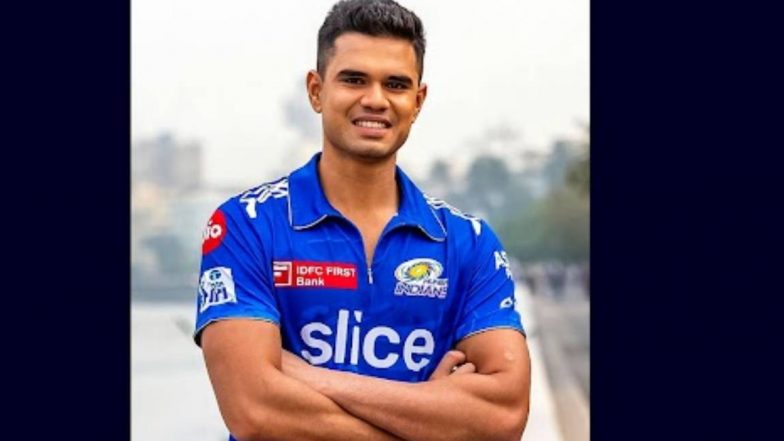 Arjun Tendulkar: তাঁর প্রথম ডেলিভারিতেই ঋদ্ধিমান সাহাকে আউট করলেন সচিন পুত্র অর্জুন তেন্ডুলকর