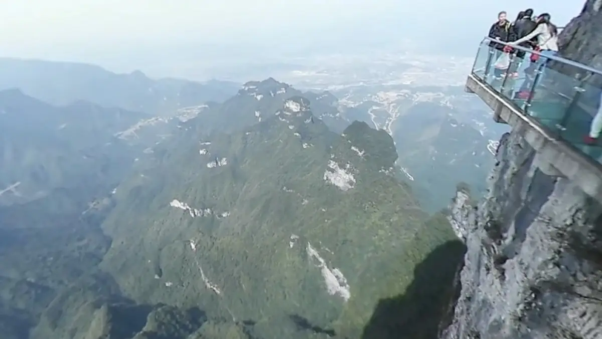 China Breaking: চীনের বিখ্যাত কাঁচের স্কাইওয়াকে একসঙ্গে ৪ পর্যটকের আত্মহত্যা