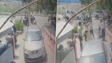 Delhi Mall Fight Video: পার্কিং টিকিট দিতে দেরি, শপিং মলের বাইরে চূড়ান্ত গণ্ডগোল, ভিডিয়ো ভাইরাল মুহূর্তে