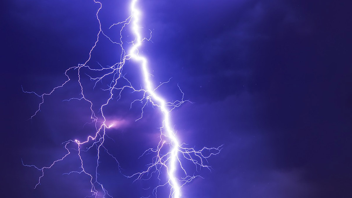 Lightning Killed 33: বজ্রপাতের কামড়, আকাশ থেকে পড়া বিদ্যুৎ প্রাণ কাড়ল ৩৩ জনের