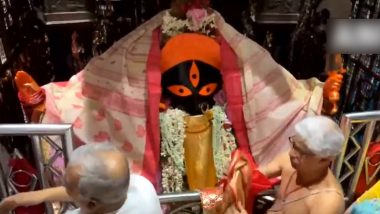 Mamata Offers Prayers At Kalighat Temple: নববর্ষের প্রাক্কালে কালীঘাট মন্দির পুজো দিচ্ছেন মমতা বন্দ্যোপাধ্যায়, দেখুন ভিডিয়ো