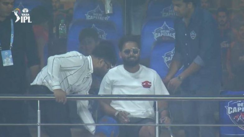 Rishabh Pant: খোঁড়াতে খোঁড়াতে স্টেডিয়ামে ঢুকলেন, গ্যালারিতে বসে গলা ফাটালেন, কোটলায় আবেগের নাম ঋষভ পন্থ