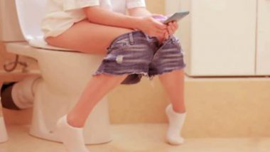 Mobile Phone In Toilet: প্রতি দিন টয়লেটে যাওয়ার সময় মোবাইল আপনার নিত্যসঙ্গী ? ক্ষতিকারক রোগ বাসা বাঁধছে শরীরে