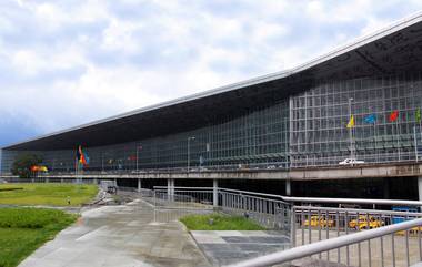 Kolkata Airport: কলকাতা বিমানবন্দরে মদ পান করে টাকা না দিয়ে চম্পট দেওয়ার পরিকল্পনা, আটক করতেই মদ্যপ ব্যক্তির তাণ্ডব