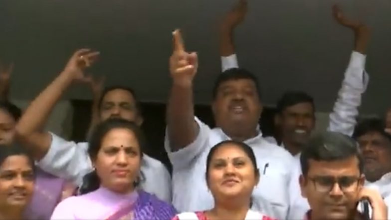 Karnataka Assembly Election 2023: ভোট গণনার নিরীখে এগিয়ে কংগ্রেস, বেঙ্গালুরুর কংগ্রেস সদর দফতরে উচ্ছ্বাস কর্মী সমর্থকদের (দেখুন ভিডিও)