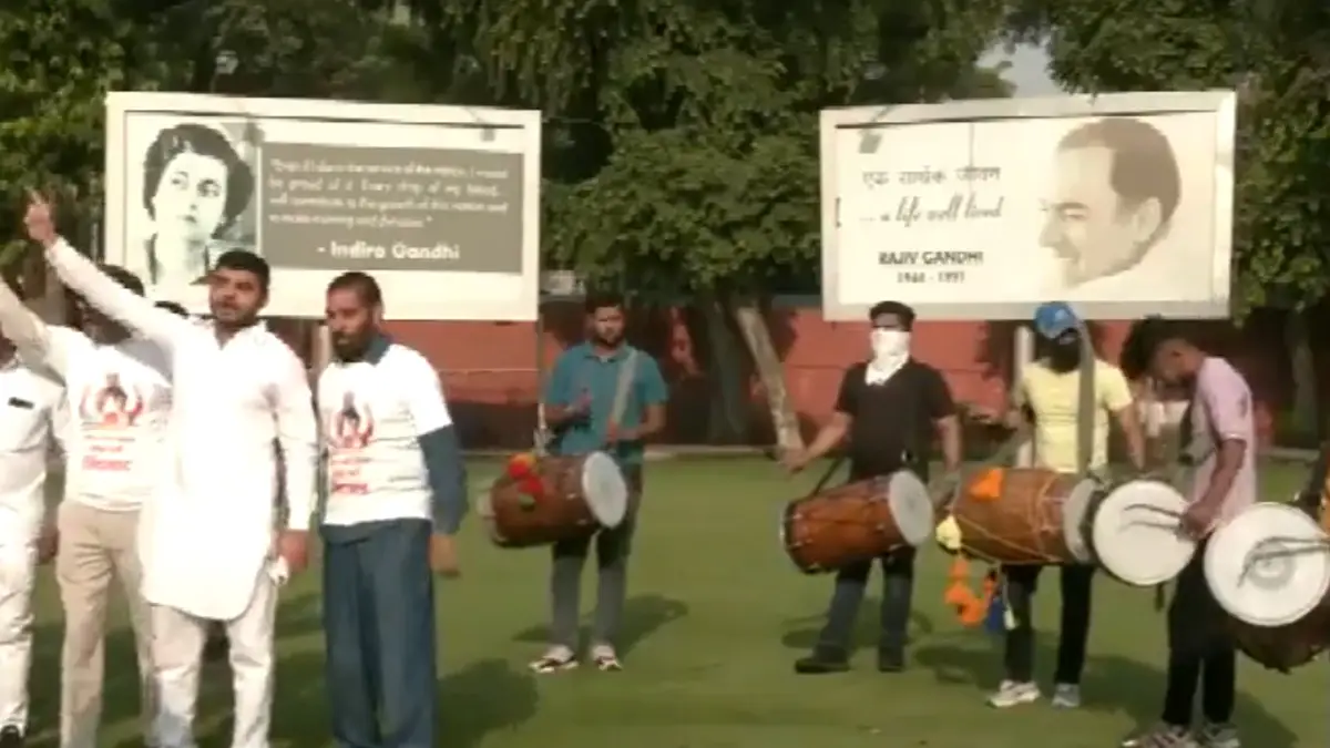 Celebration At Congress Office: শুরু হয়নি কর্ণাটক বিধানসভার গণনা, তার আগেই উৎসবের আনন্দে দিল্লির কংগ্রেস কর্মীরা (দেখুন ভিডিও)