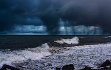 Cyclone Biparjoy: ঘূর্ণিঝড় বিপর্যয় আছড়ে পড়ার আগে ব্যাপক জলোচ্ছ্বাস গুজরাট উপকূলে, জারি সতর্কতা