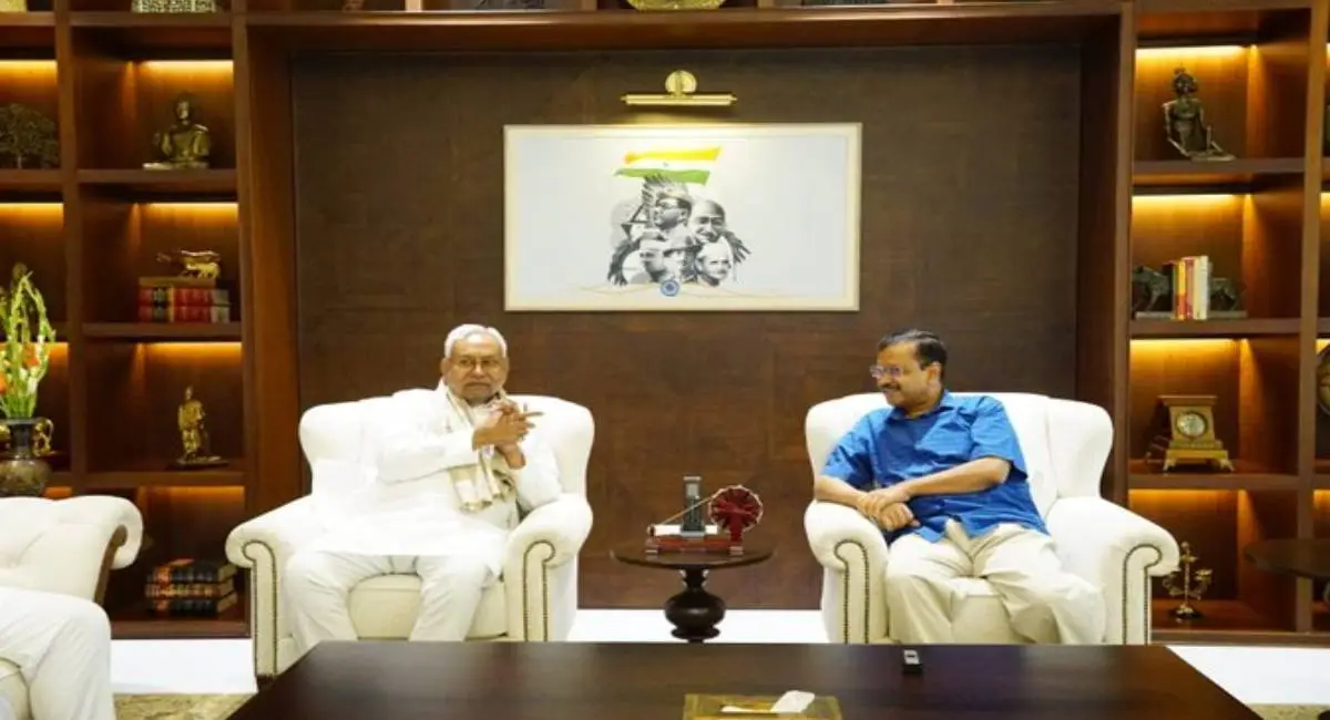 Nitish Kumar meets Arvind Kejriwal: বিরোধী ঐক্যে শান দিতে এবার দিল্লিতে কেজরিওয়ালের বাড়িতে নীতীশ কুমার