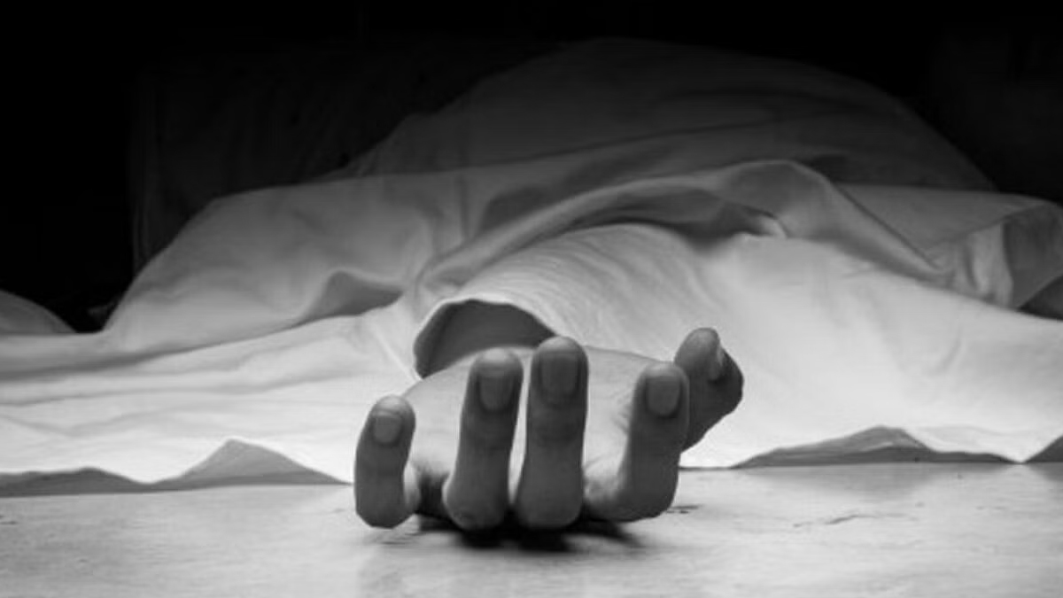 Noida Shocker: হোস্টেলের ঘরে রহস্যমৃত্যু পড়ুয়ার, হাসপাতালে আশঙ্কাজনক তাঁর রুমমেট,উদ্ধার পিস্তল