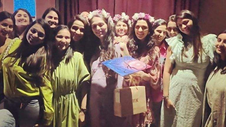 Shloka Ambani’s Baby Shower: মা হচ্ছেন শ্লোকা, প্রকাশ্যে আম্বানি পরিবারের বধূর সাধের ছবি