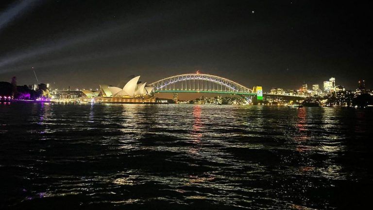 Australia: ভারতের জাতীয় পতাকার রঙে আলোকিত হয়ে উঠল সিডনি হারবার এবং অপেরা হাউস (দেখুন ছবি)