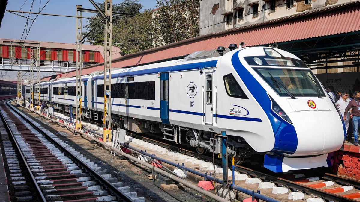 Vande Bharat Sleeper: আসছে বন্দেভারত স্লিপার, হাওড়া থেকে কোনদিকে ছুটবে এই ট্রেন? ভাড়া কত?