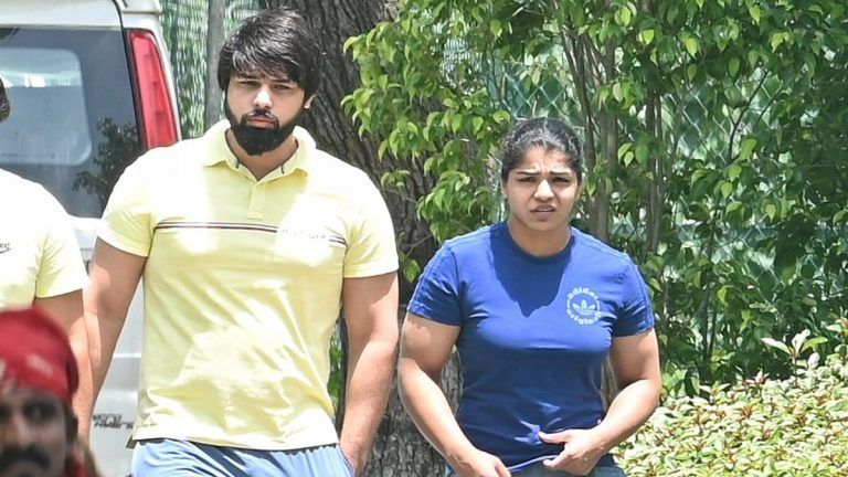 Sakshi, Bajrang at Sports Minister's Residence: ক্রীড়ামন্ত্রী অনুরাগ ঠাকুরের বাসভবনে সাক্ষী মালিক ও বজরং পুনিয়া