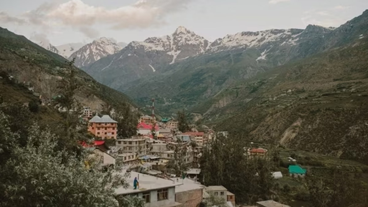 Tourists Rush Himachal: হিমাচলে মিলছে শান্তি, ঠাণ্ডায় ভিড় জমাচ্ছেন পর্যটকরা