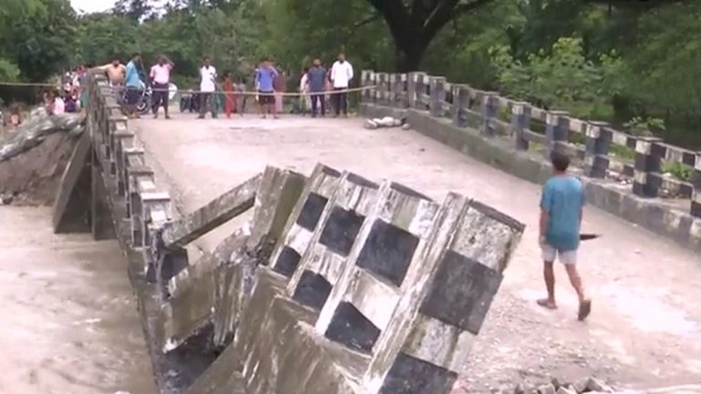 Assam: অসমের পাগলাদিয়া নদীতে ক্ষতিগ্রস্থ ব্রিজ, সমস্য়ায় সাধারণ মানুষ