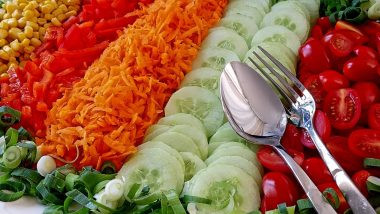 Raw Vegetable Salad : বর্ষায় সালাদ খাওয়া কি স্বাস্থ্যকর? জেনে নিন খাওয়ার সময় কী কী খেয়াল রাখবেন