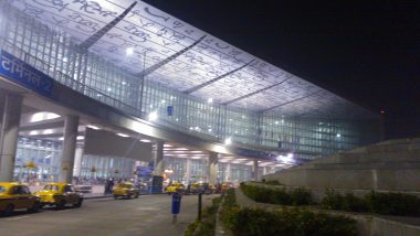 Kolkata Airport Fire: আগুন লাগার জেরে প্রবল উত্তেজনা কলকাতা বিমানবন্দরে, দেখুন ভিডিয়ো