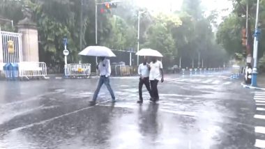 Rain In Kolkata: বৃষ্টিতে ভিজল কলকাতার রাজপথ, দেখুন রাজভবনের সামনের ভিডিয়ো