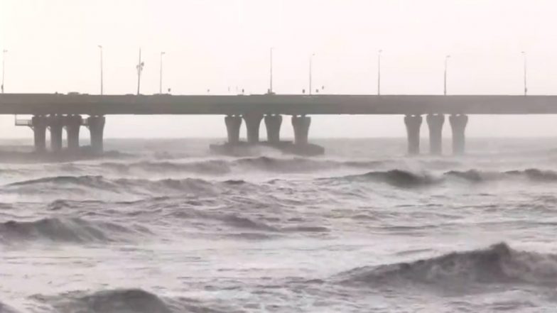 Cyclonic Biparjoy: ঘূর্ণিঝড় বিপর্যয়ের প্রভাবে উত্তাল আরব সাগর, দেখুন প্রবল ঢেউ ও বৃষ্টির ভিডিয়ো