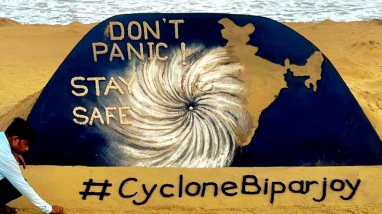 Cyclone Biparjoy Sand Art Photo:'আতঙ্কিত হবেন না, নিরাপদে থাকুন'-ঘূর্নিঝড় বিপর্যয়ের আশঙ্কায় বালির ছবিতে সুদর্শন পট্টনায়েক দিলেন বার্তা