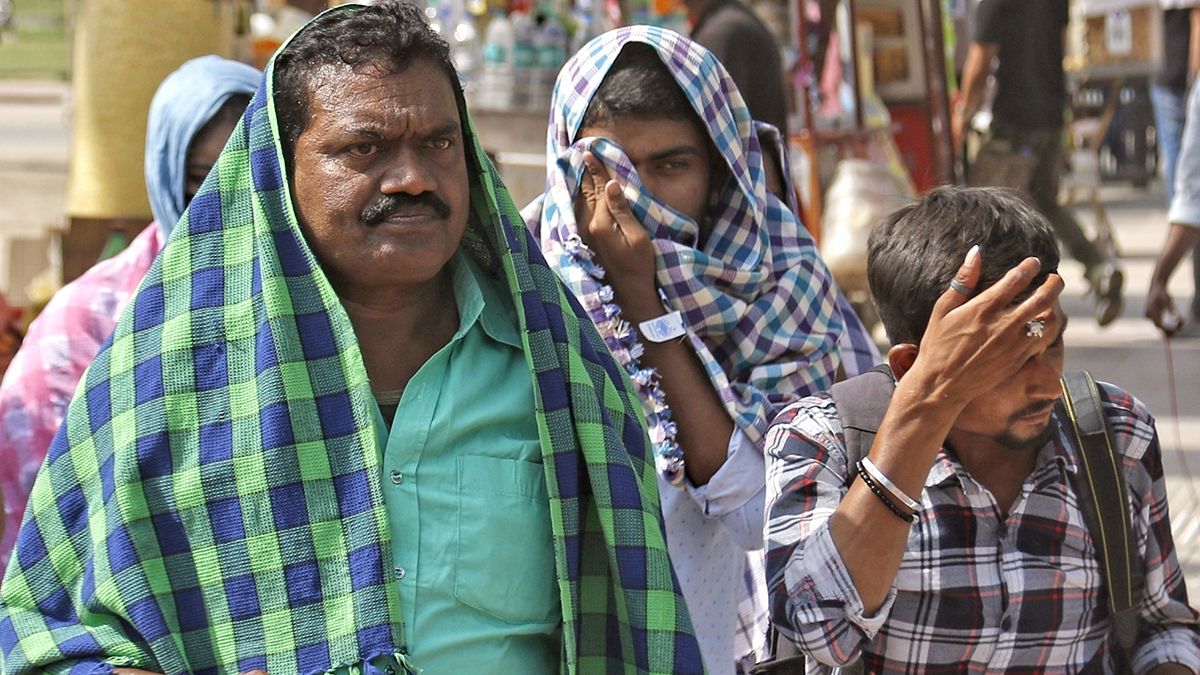 Heatwave In Delhi: দিল্লির ৫২ ডিগ্রিতে পাখা, এয়ার কুলার ছাড়া বদ্ধ ঘরে বাস, ১০৭ ডিগ্রি জ্বরে মৃত্যু ব্যক্তির শ্রমিকের