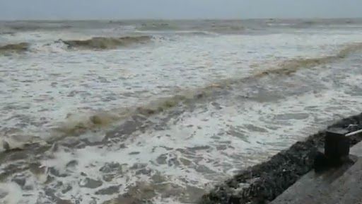 Cyclone Biporjoy: ঘূর্ণিঝড় বিপর্যয় চোখ রাঙাচ্ছে, উত্তাল সমুদ্র, দেখুন ভিডিয়ো