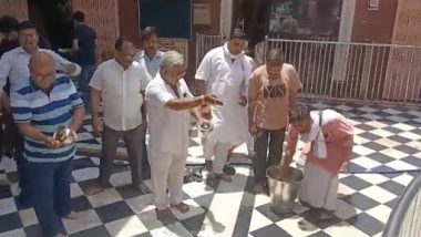 Namaz in UP Temple Videos: মুসলিম যুবকের নামাজ, গঙ্গাজল দিয়ে মন্দির চত্বর 'শুদ্ধ' করল হিন্দুত্ববাদী সংগঠন