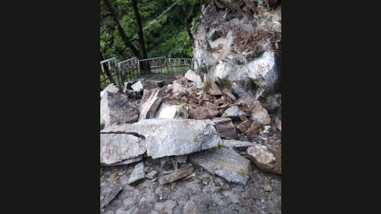 Uttarakhand: ভূমিধ্বসের জেরে বন্ধ যমুনোত্রী ধামের রাস্তা,সমস্যায় তীর্থযাত্রীরা