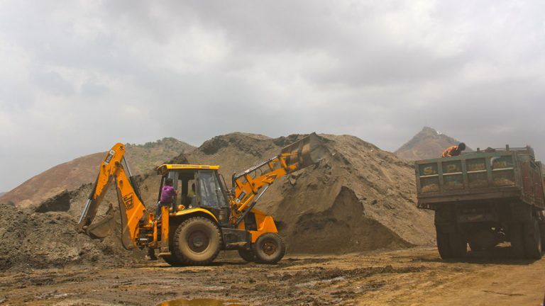 Sand Mining In Bihar: বর্ষার জের, আগামী তিন মাস বিহারে বন্ধ নদী থেকে বালি খননের কাজ