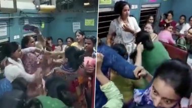 Women Fight Local Train : কলকাতার লোকাল ট্রেনে মহিলাদের হাতাহাতির দৃশ্য ভাইরাল, দেখুন ভিডিয়ো