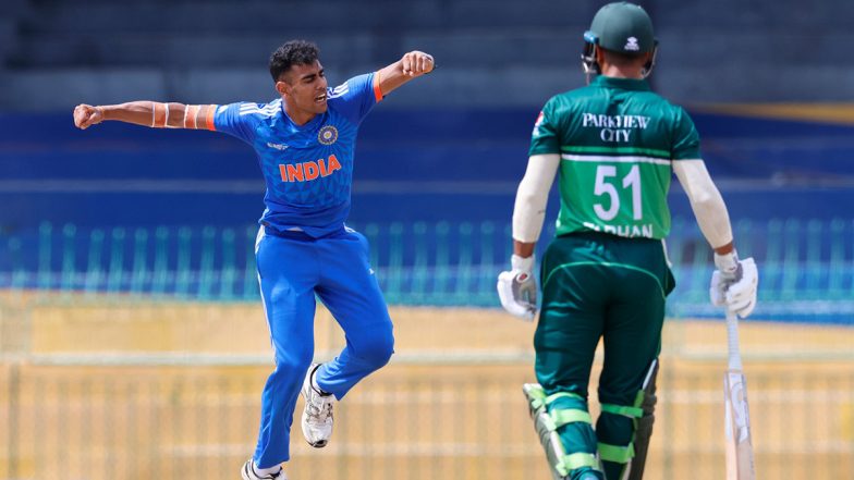 Rajvardhan Hangargekar, IND A vs PAK A: দেখুন, এক ওভারে ২ উইকেট নিয়ে পাকিস্তানের বিপক্ষে দুর্দান্ত বোলিং রাজবর্ধন হাঙ্গরগেকরের