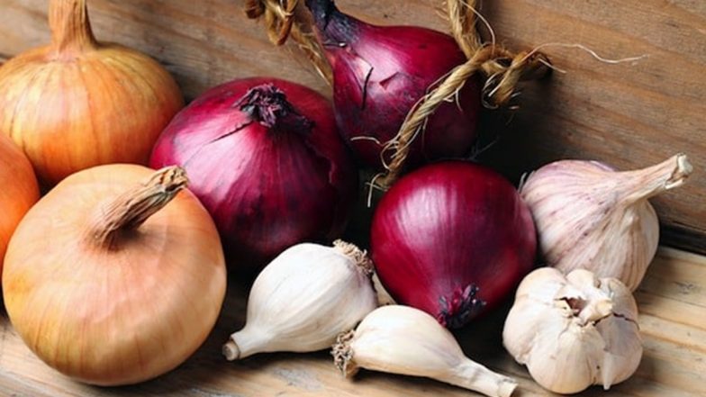 Onion And Garlic : বর্ষায় পেয়াজ ও রসুন এড়িয়ে চলতে বলা হয় কেন? সেলিব্রিটি ডায়েটিশিয়ান কী জানাচ্ছেন দেখুন