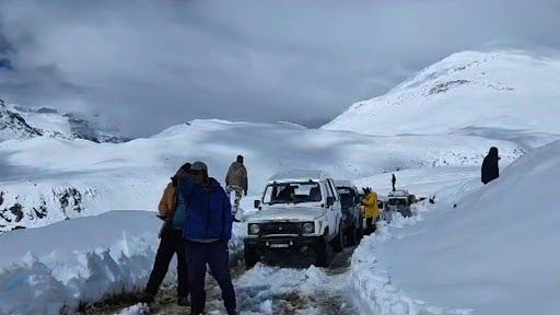 Rain Fury In Himachal Pradesh: ৫ দিন ধরে বরফ ঘেরা চন্দ্রতালে আটকে ২৫০ জন, বৃহস্পতি সকালে শুরু উদ্ধার কাজ