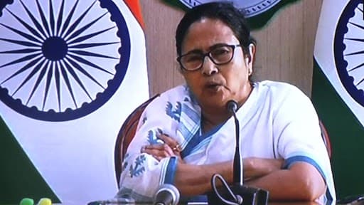 Mamata Banerjee: কালীঘাটে মুখ্যমন্ত্রীর বাড়ির গলিতে ঢাকার চেষ্টা, অস্ত্র-সহ গ্রেফতার যুবক