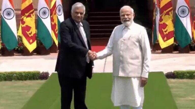 Modi-Ranil Wickremesinghe Meet: কূটনৈতিক সম্পর্ককে ঝালিয়ে নিতে আলোচনায় মোদি ও শ্রীলঙ্কান রাষ্ট্রপতি রানিল বিক্রমসিংহে (দেখুন ভিডিও)