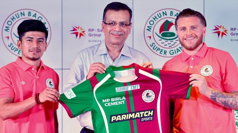 Mohun Bagan Super Giant New Home Kit: আই এস এল মরসুমের আগে মোহনবাগান সুপার জায়ান্ট-এর নতুন হোম কিটের আত্মপ্রকাশ (দেখুন ছবি)