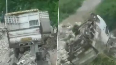 Uttarakhand Landslide Video: উত্তরাখণ্ডে জাতীয় সড়কে ভয়াবহ ধসের ধাক্কায় গড়িয়ে পড়ে গেল ট্রাক, দেখুন ভিডিয়ো