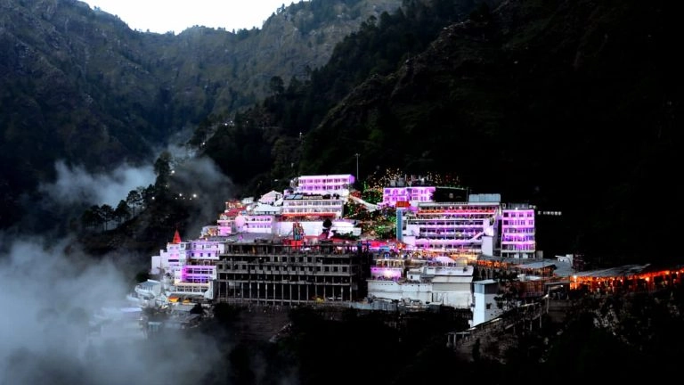 Jammu and Kashmir: প্রতিকূল আবহাওয়াতে বন্ধ হল বৈষ্ণোদেবী মন্দিরে নির্মীয়মান নতুন হেলি-ট্র্যাক,রিয়াসি থেকে বন্ধ হেলিকপ্টার পরিষেবাও