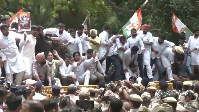 Congress Protest : বিভিন্ন ইস্যুতে যন্তরমন্তরে সেভ ইন্ডিয়া পার্লামেন্ট ঘেরাও কর্মসূচী যুব কংগ্রেসের