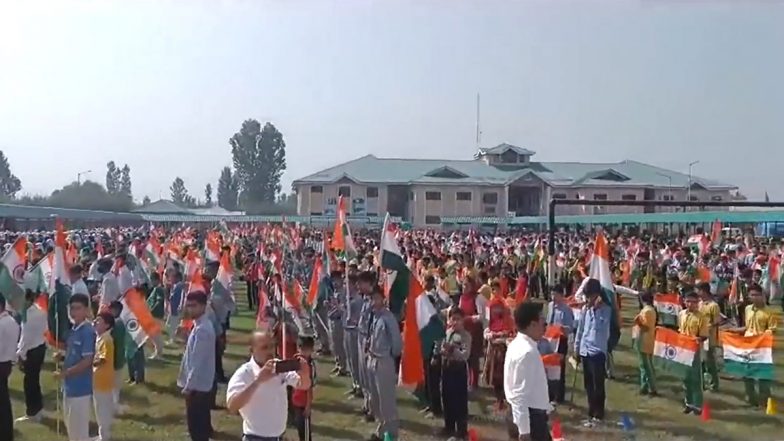 Tiranga Rally In Pulwama: জম্মু ও কাশ্মীরে 'আমার মাটি, আমার দেশ' তেরঙ্গা যাত্রায় জনজোয়ার, দেখুন পুলওয়ামার ভিডিয়ো