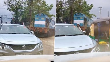 Train Stuck in Banaras Traffic Viral Video: যানজটের কারণে লেভেল ক্রশিংয়ে আটকে গেছে এক্সপ্রেস ট্রেন! দেখুন ভিডিয়ো