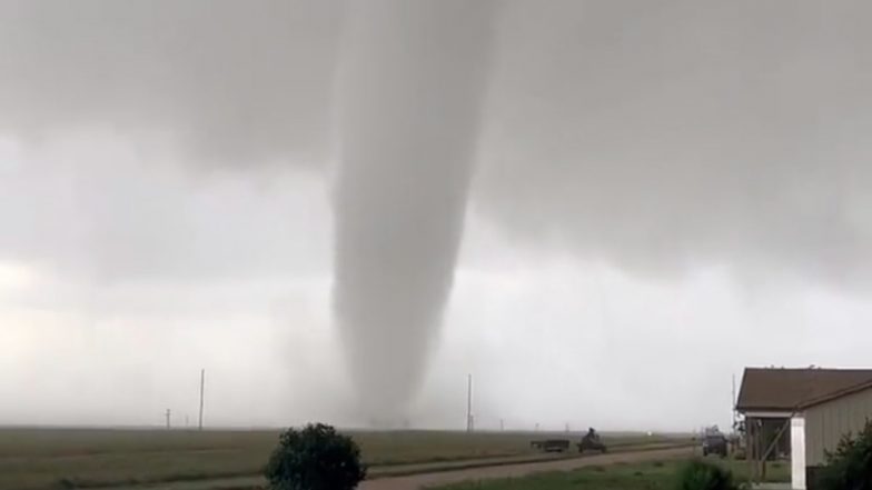 Rain-Wrapped Tornado Videos: বিপজ্জনক টর্নেডো ধেয়ে আসছে, সতর্কতা জারি