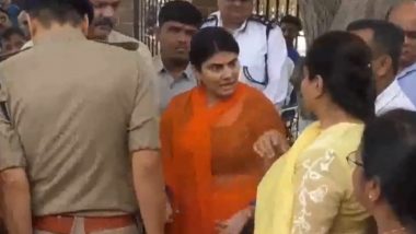 BJP MP-MLA Clash: শহিদদের সম্মান জানানো নিয়ে দলীয় সাংসদের সঙ্গে বচসা রবীন্দ্র জাদেজার বিজেপি বিধায়িকা স্ত্রীর, ঘটনাস্থলের ভিডিয়ো