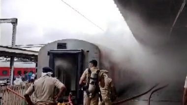 Bengaluru Train Fire: বেঙ্গালুরুগামী উদ্যান এক্সপ্রেসে আগুন, আতঙ্কিত যাত্রীরা