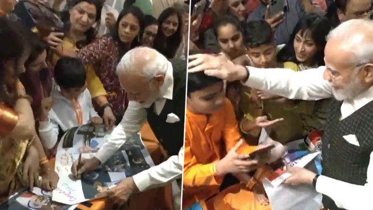 PM Modi In Johannesburg: প্রধানমন্ত্রী মোদির সঙ্গে হাত মেলাতে হুড়োহুড়ি প্রবাসী ভারতীয়দের, জোহানেসবার্গের ভিডিয়ো