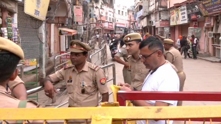 ASI Survey At Gyanvapi Mosque: পঞ্চম দিনে জ্ঞানবাপীর সমীক্ষা, কড়া প্রহরায় মুড়ে রাখা হয়েছে মসজিদ চত্বর (দেখুন ভিডিও)