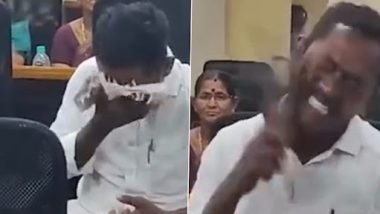 Andhra Pradesh Video: নিজের গালে চটি দিয়ে চড় মারছেন কাউন্সিলর, ভাইরাল ভিডিয়ো
